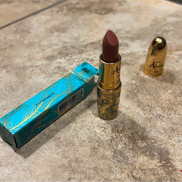 MAC Cosmetics Aladdin Princess Incognito Lipstick - Picture 2 of 3
